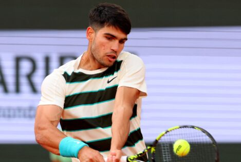 Alcaraz arrasa a Tommy Paul para alcanzar las semifinales de Roland Garros