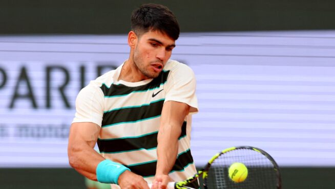 Alcaraz arrasa a Tommy Paul para alcanzar las semifinales de Roland Garros