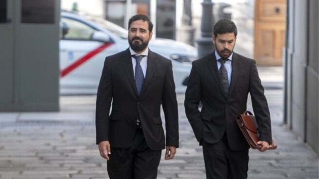 Alvise se desmarca de la PCR falsa de Illa: «Estaba circulando masivamente» en redes