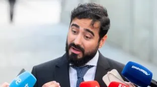 Una hija de Pedro Sánchez declara ante el juez en una causa contra Alvise Pérez