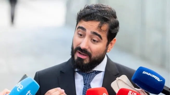 Una hija de Pedro Sánchez declara ante el juez en una causa contra Alvise Pérez