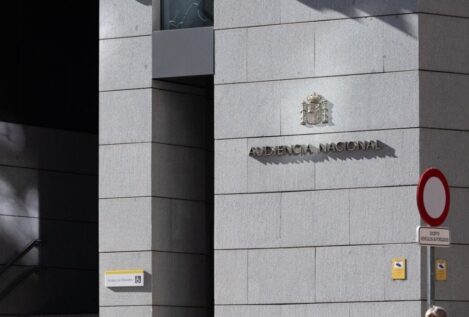 Imponen orden de alejamiento al comisario de la Policía que acosó a una subalterna en la India