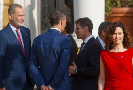 Ayuso cumple su palabra y deja la Conferencia de Presidentes cuando hablan en euskera