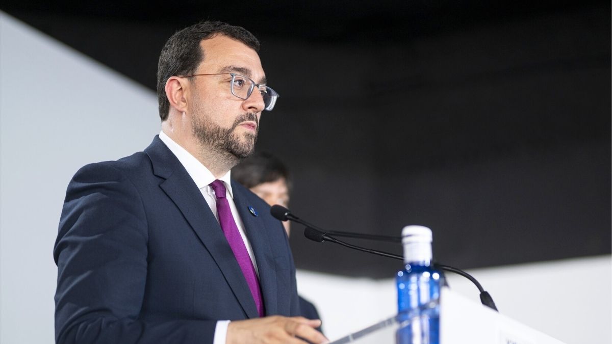 Barbón anima a Sánchez a «llegar hasta el final» tras el caso de Santos Cerdán