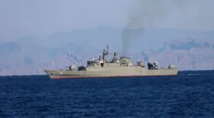 Irán valora cerrar el estrecho de Ormuz en represalia por el ataque de EEUU