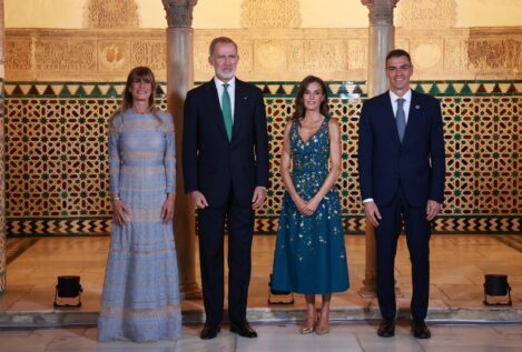 Begoña Gómez reaparece en un acto oficial siete meses después con Sánchez y los Reyes