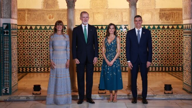 Begoña Gómez reaparece en un acto oficial siete meses después con Sánchez y los Reyes