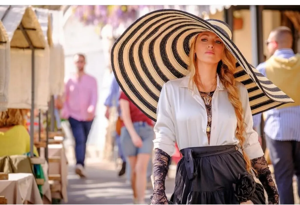 Blake Lively con una maxi pamela de origen español. (Fuente: Threads)