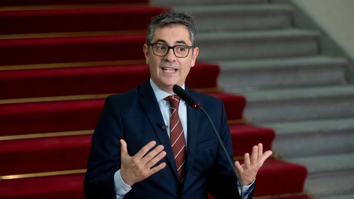 El Gobierno niega financiación ilegal del PSOE y acusa al PP de sumergirse en las cloacas