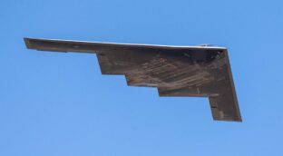 EEUU despliega sus bombarderos B-2 hacia el Pacífico mientras Trump sopesa atacar Irán