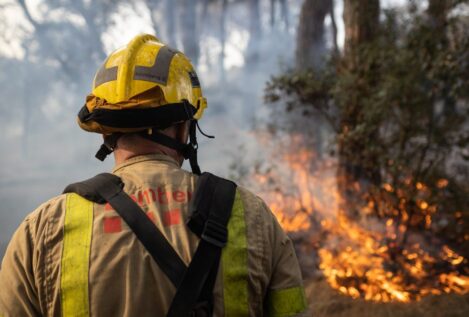Muere un bombero que participaba en la extinción del incendio de Tarragona