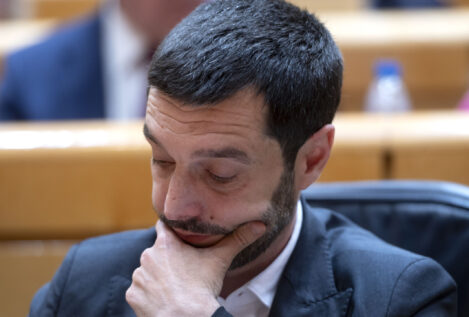 Podemos se lanza contra Bustinduy para debilitarle en la carrera para sustituir a Díaz