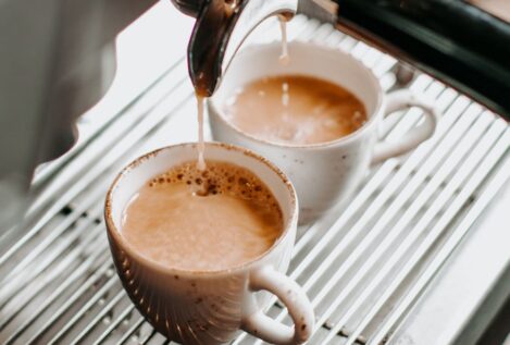 Tomar café puede interferir con la medicación y aumentar los efectos secundarios