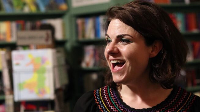Caitlin Moran: «Los hombres lo tienen peor que las mujeres»