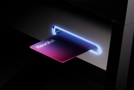 Revolut elige a España para estrenar sus primeros cajeros propios