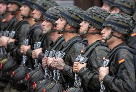 Cesados dos de los militares procesados por la muerte de dos soldados en unas maniobras