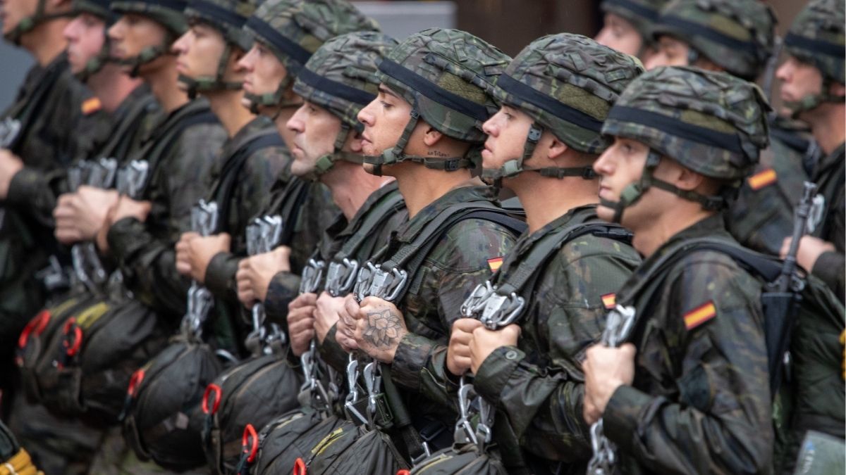 Cesados dos de los militares procesados por la muerte de dos soldados en unas maniobras