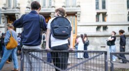 Francia cierra 1.350 colegios por la ola de calor: 16 departamentos están en alerta roja