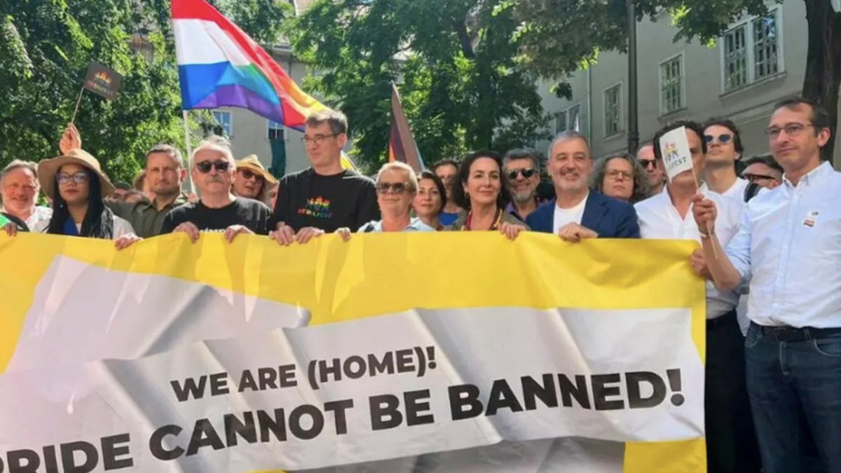 Collboni denuncia la «ola reaccionaria» en Europa desde la marcha del Orgullo de Hungría