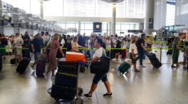 El aeropuerto de Málaga sigue el ejemplo de Barajas y limita el acceso por la noche