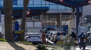 Motoristas ceutíes denuncian bloqueos injustificados en la frontera marroquí