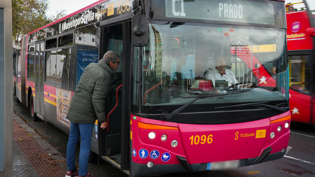 La inseguridad en el transporte sevillano se extiende tras el apedreamiento de autobuses