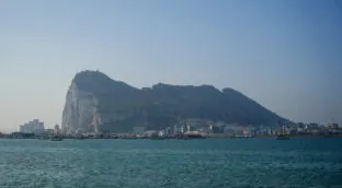 Alerta en el mar de Gibraltar por vertidos peligrosos en una zona de alto valor ecológico