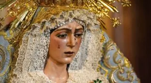 Dimiten dos responsables por la polémica restauración de la Macarena en Sevilla