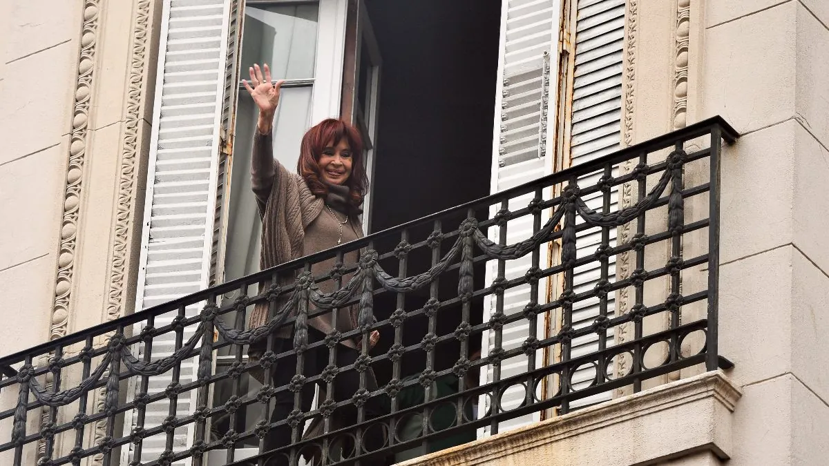 Cristina Kirchner cumplirá su pena en su domicilio aunque con una tobillera electrónica