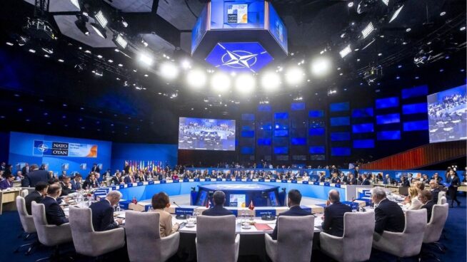 Los líderes de la OTAN rubrican su pacto para gastar el 5% en defensa en la próxima década