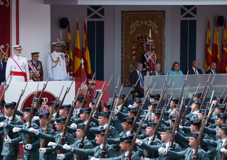 El desfile de las Fuerzas Armadas en Tenerife, en imágenes