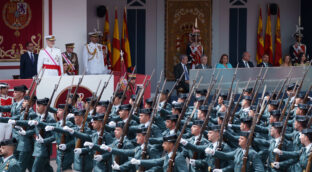 Las Fuerzas Armadas celebran su día en Tenerife con un desfile presidido por los Reyes