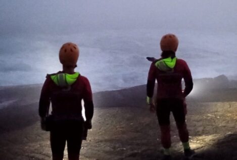 Buscan a un pescador desaparecido este domingo tras caer al mar en Gozón (Asturias)