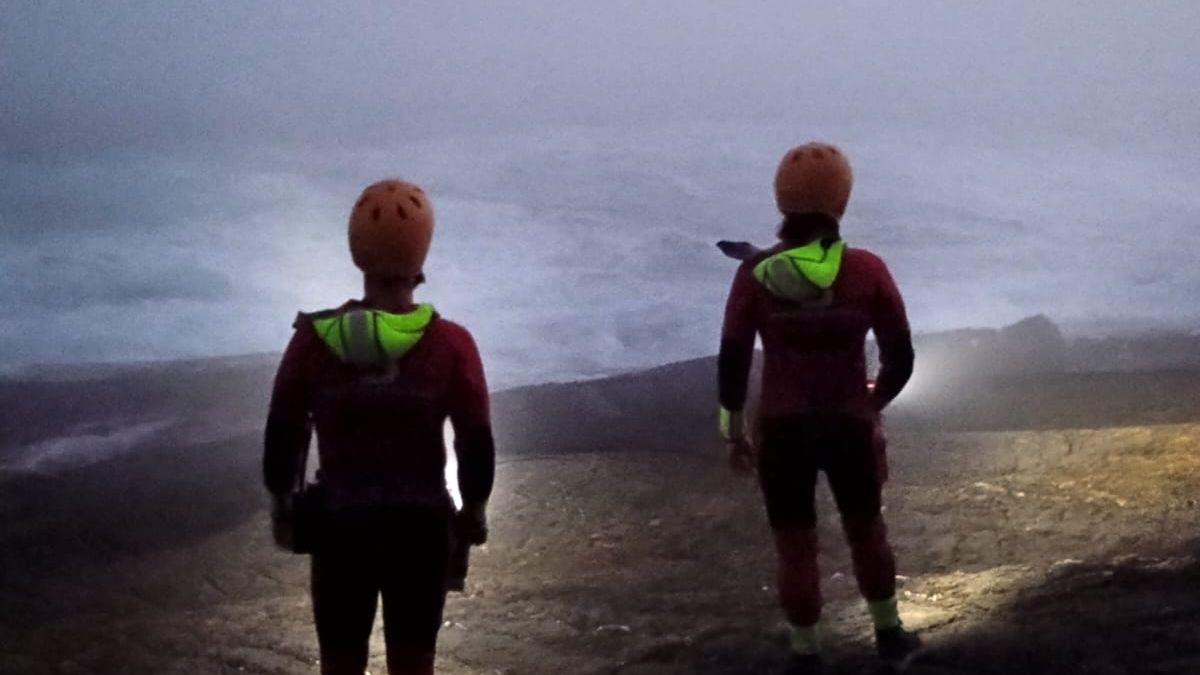 Buscan a un pescador desaparecido este domingo tras caer al mar en Gozón (Asturias)