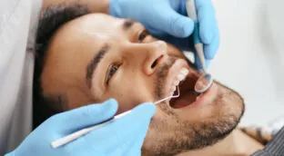Encías retraídas: qué son y cómo solucionar este problema de salud dental