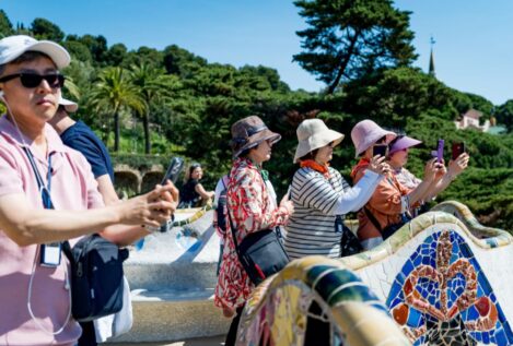 España recibió récord de 25,6 millones de turistas extranjeros hasta abril, un 7,1% más