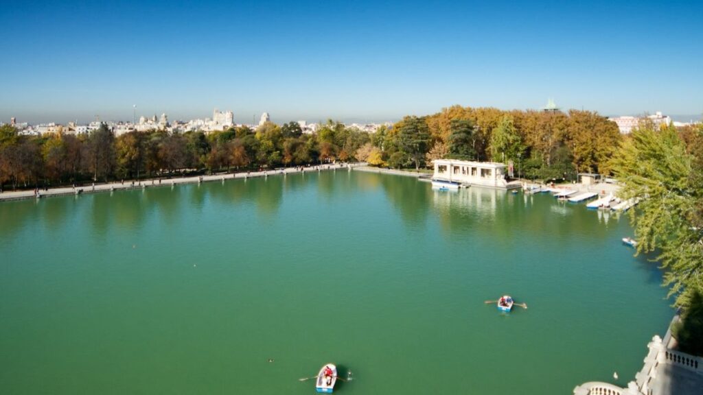Estanque Retiro sin agua verano