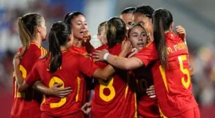 España sueña con alzar su primera Eurocopa femenina en la historia
