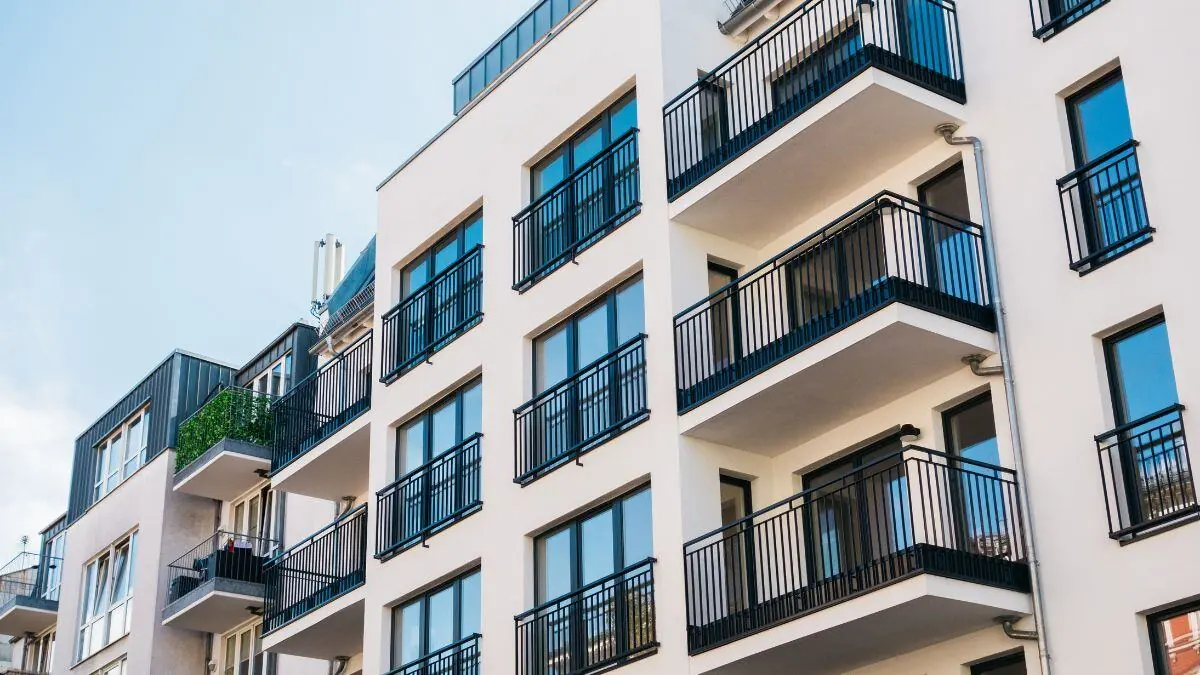 La cláusula clave para proteger a tu inquilino al vender tu piso, según un experto inmobiliario