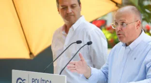 Cruce de reproches entre el PP y Vox por la foto con Sánchez y la manifestación del domingo