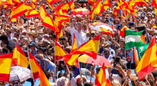 Feijóo exige a Sánchez que convoque elecciones ante decenas de miles de españoles