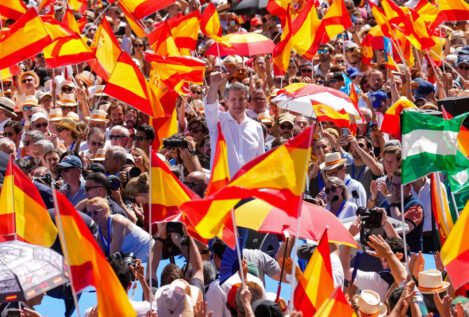 Feijóo exige a Sánchez que convoque elecciones ante decenas de miles de españoles
