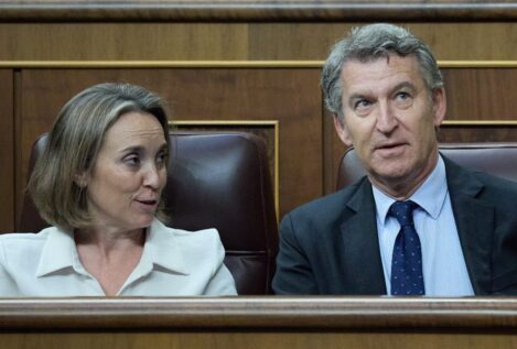 Feijóo agradece su labor a Gamarra y dice que «seguirá jugando» en su equipo en el PP