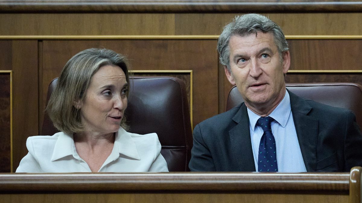 Feijóo agradece su labor a Gamarra y dice que «seguirá jugando» en su equipo en el PP