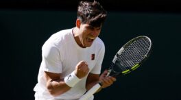Alcaraz evita un desastre ante Fognini en su estreno en Wimbledon