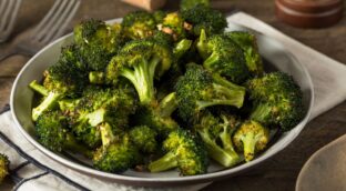 Una nutricionista avisa: «La forma de cocinar el brócoli podría alterar la absorción de todos los nutrientes»