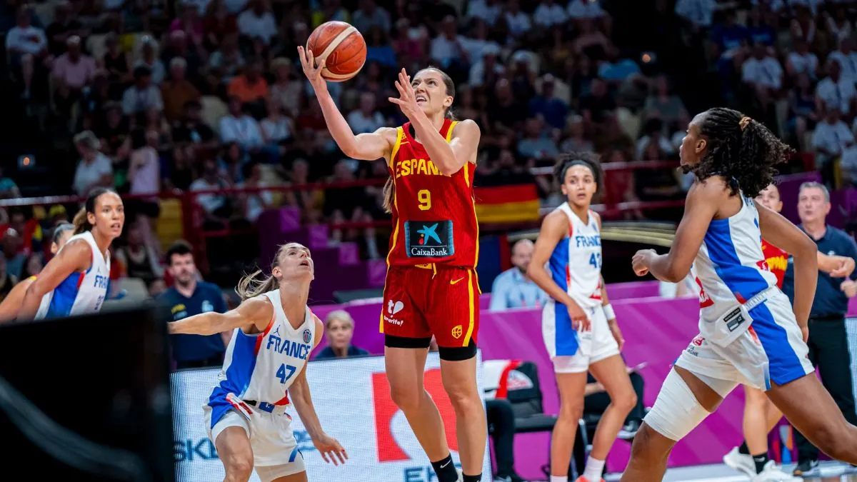 España luchará por el oro en el Eurobasket femenino tras un final de infarto contra Francia