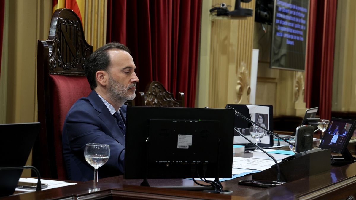 El PP vuelve a salvar a Le Senne en el Parlament balear votando contra elevar al pleno su cese