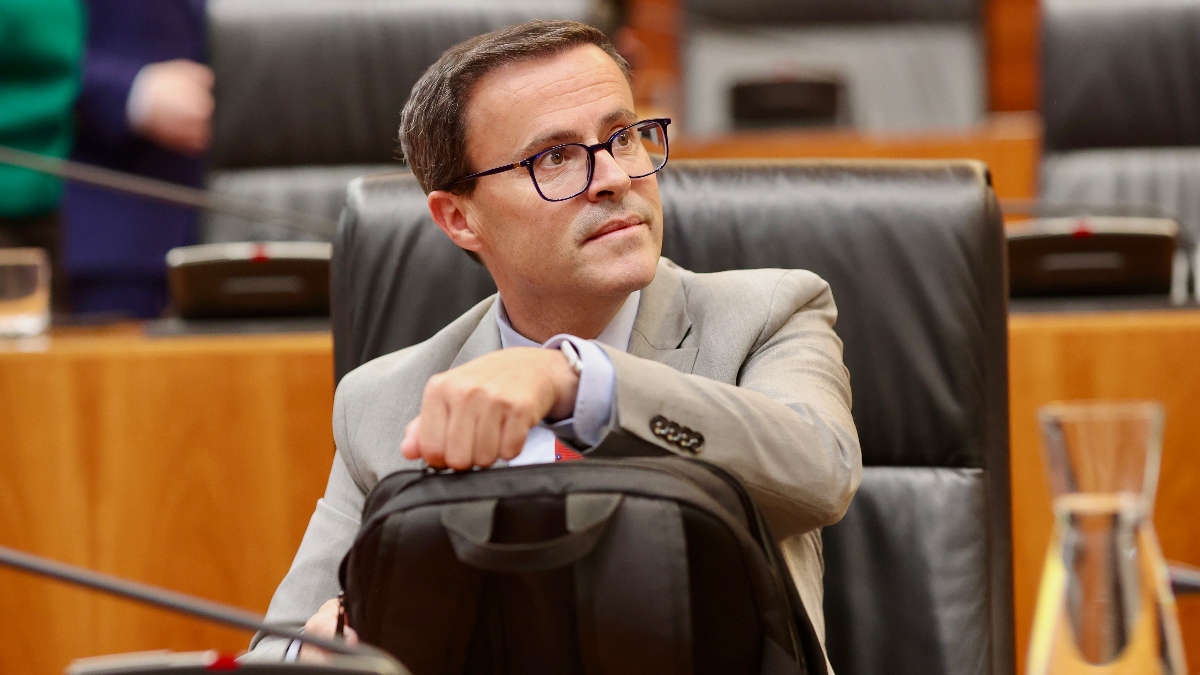Una acusación pide retirar el acta de forma temporal al líder del PSOE de Extremadura
