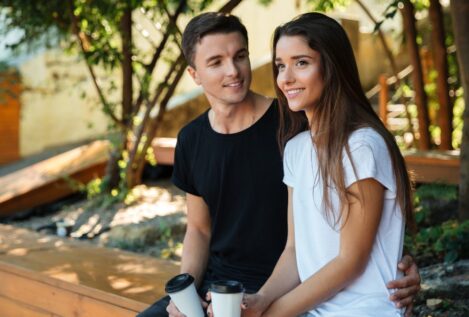 Así vive el amor la Generación Z (18-30 años): mucho menos sexo pero más conexión